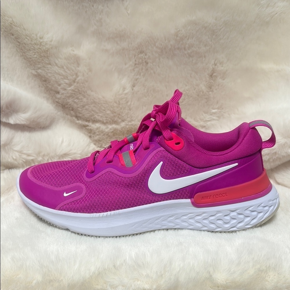 Nike Miler React Pink and White Athletic Shoes with Breathable Mesh